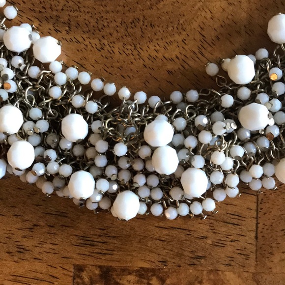 White beaded necklace - Picture 2 of 3